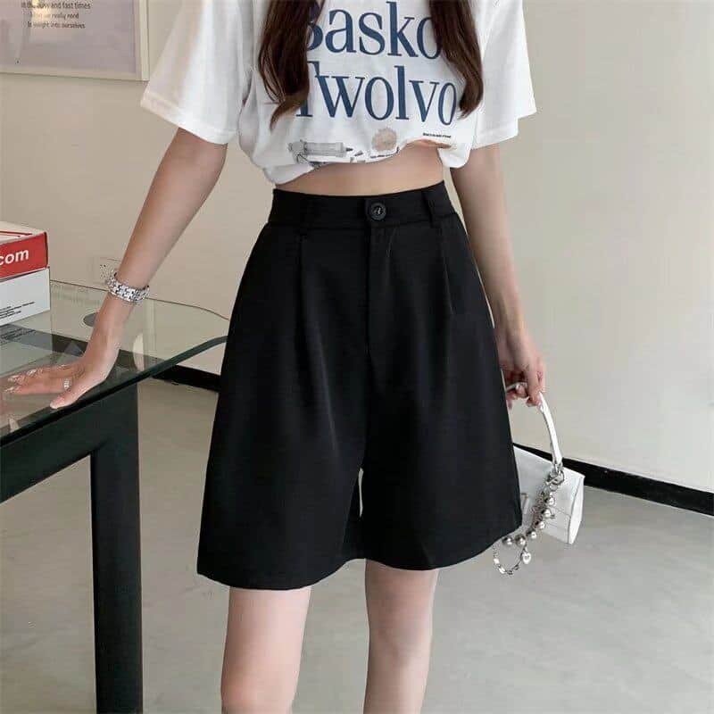 Black High-Waisted Pleated Wide Leg Shorts Secondary image